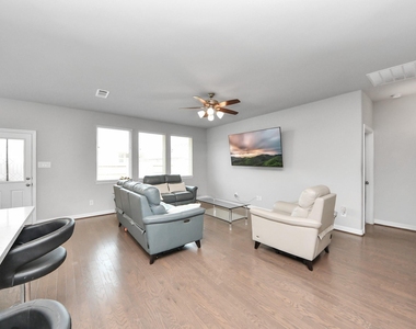 183 Solana Point Drive - Photo Thumbnail 17
