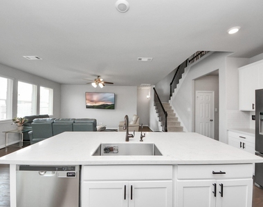 183 Solana Point Drive - Photo Thumbnail 9