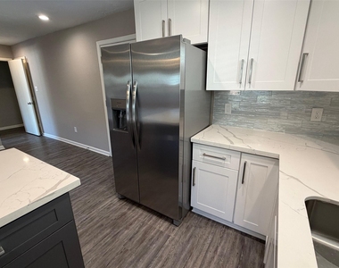 160 W Whitney Street - Photo Thumbnail 5
