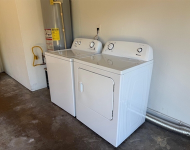 160 W Whitney Street - Photo Thumbnail 16