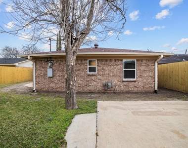 160 W Whitney Street - Photo Thumbnail 18