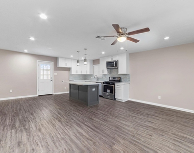 160 W Whitney Street - Photo Thumbnail 4