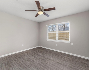 160 W Whitney Street - Photo Thumbnail 12