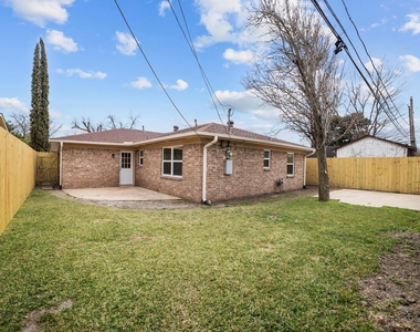 160 W Whitney Street - Photo Thumbnail 17