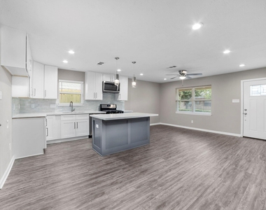 160 W Whitney Street - Photo Thumbnail 10