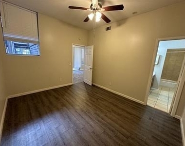 406 Hawthorne St Street - Photo Thumbnail 9