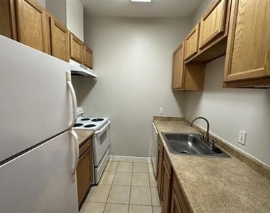 406 Hawthorne St Street - Photo Thumbnail 5