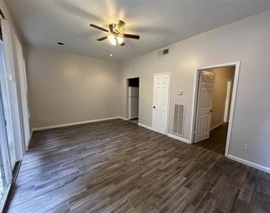 406 Hawthorne St Street - Photo Thumbnail 1