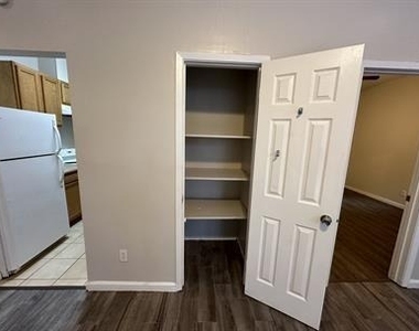 406 Hawthorne St Street - Photo Thumbnail 6