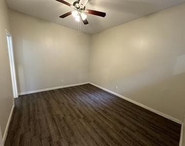 406 Hawthorne St Street - Photo Thumbnail 11