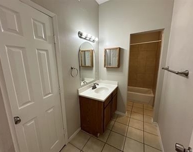 406 Hawthorne St Street - Photo Thumbnail 13
