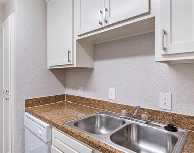 12500 Sandpiper Drive - Photo Thumbnail 6
