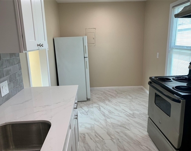 307 Avondale Street - Photo Thumbnail 9