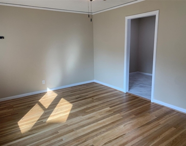 307 Avondale Street - Photo Thumbnail 4