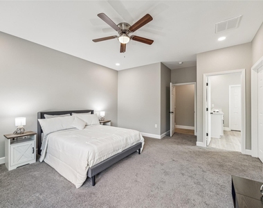 982 Randolph Street - Photo Thumbnail 10