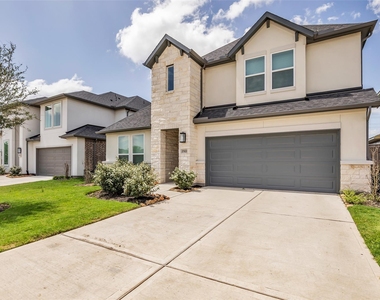 17822 Carnation Glen Drive - Photo Thumbnail 2