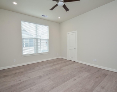 5914 Jasper Jones Way - Photo Thumbnail 18
