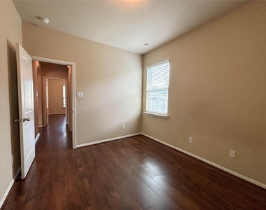 3407 Daniel Falls Lane - Photo Thumbnail 10