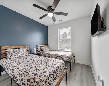 4011 King Street - Photo Thumbnail 10