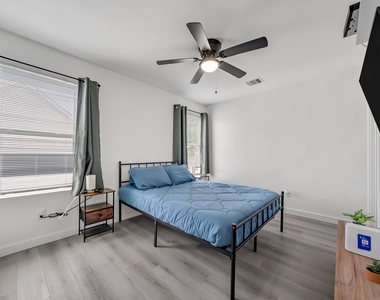 4011 King Street - Photo Thumbnail 12
