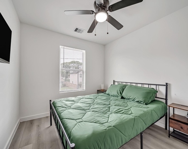 4011 King Street - Photo Thumbnail 14