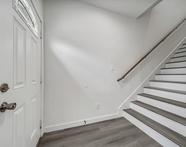 4011 King Street - Photo Thumbnail 9