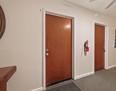 2021 Southgate Boulevard - Photo Thumbnail 3