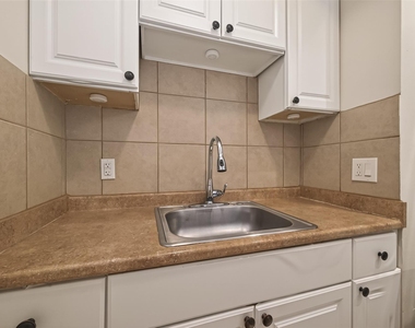 2021 Southgate Boulevard - Photo Thumbnail 9