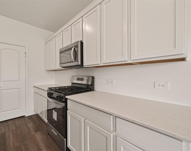 6107 Ginevra Summers Drive - Photo Thumbnail 18
