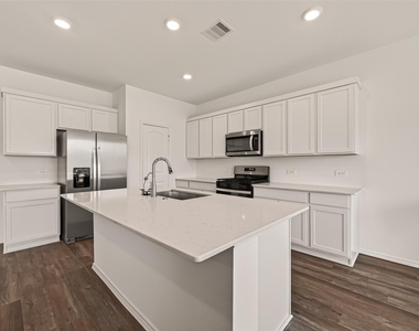 6107 Ginevra Summers Drive - Photo Thumbnail 15