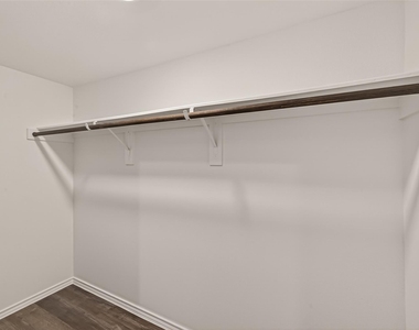 6107 Ginevra Summers Drive - Photo Thumbnail 32