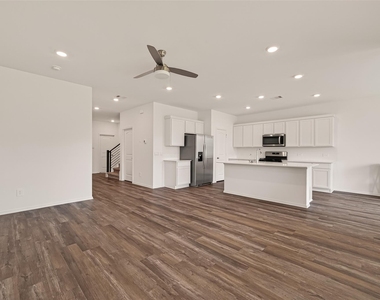 6107 Ginevra Summers Drive - Photo Thumbnail 10