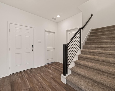 6107 Ginevra Summers Drive - Photo Thumbnail 6