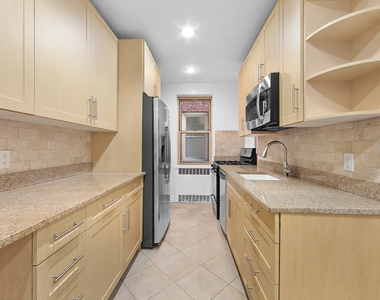 213 East 37th Street - Photo Thumbnail 3