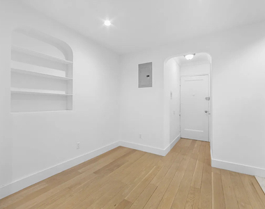 213 East 37th Street - Photo Thumbnail 7