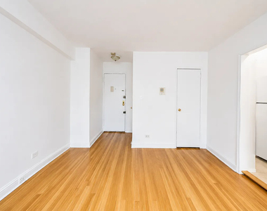 East 58th Street - Photo Thumbnail 2