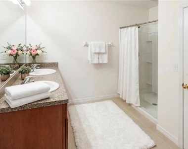 3499 N Vonnegut Pt - Photo Thumbnail 6