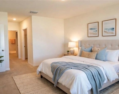 3499 N Vonnegut Pt - Photo Thumbnail 5