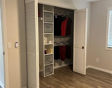 528 Golden Raintree Place - Photo Thumbnail 13
