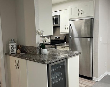 528 Golden Raintree Place - Photo Thumbnail 7