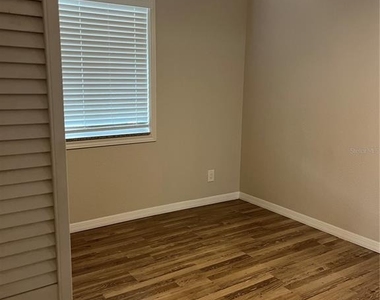 528 Golden Raintree Place - Photo Thumbnail 15
