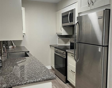 528 Golden Raintree Place - Photo Thumbnail 8