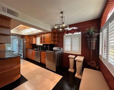 2699 Seville Boulevard - Photo Thumbnail 4