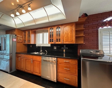 2699 Seville Boulevard - Photo Thumbnail 5