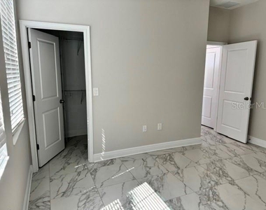 2531 W Walnut Street - Photo Thumbnail 6