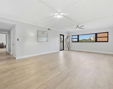 4141 Bayshore Boulevard - Photo Thumbnail 10
