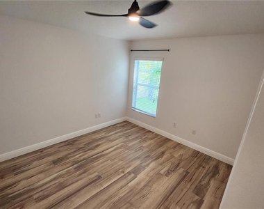 11404 Holmbridge Lane - Photo Thumbnail 27