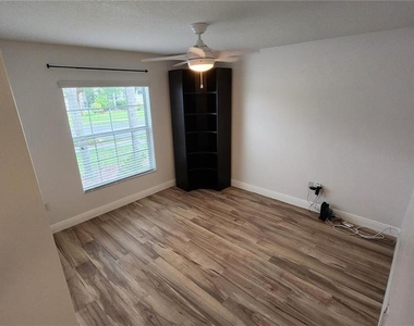 11404 Holmbridge Lane - Photo Thumbnail 4