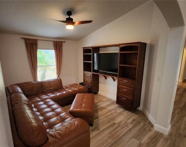 11404 Holmbridge Lane - Photo Thumbnail 10