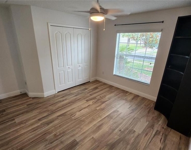 11404 Holmbridge Lane - Photo Thumbnail 5
